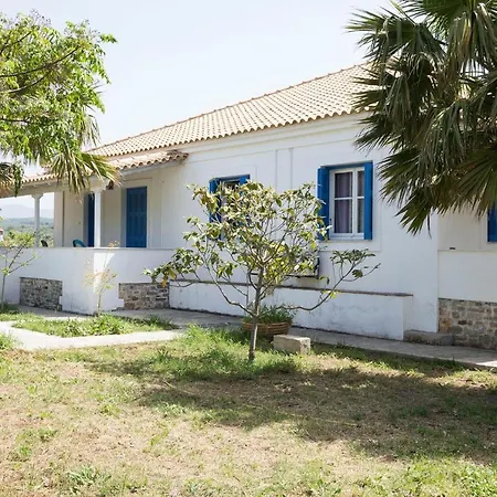 Spacious On The Beach, Holiday home *